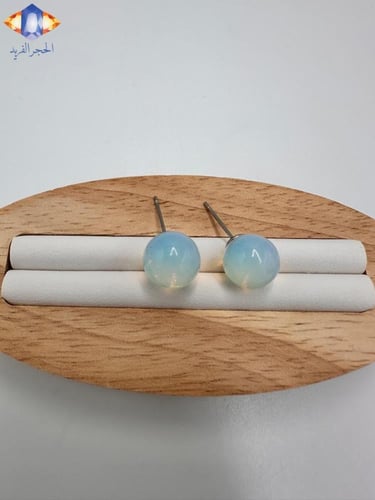 حلق من حجر الأوبال الطبيعي الكريم .