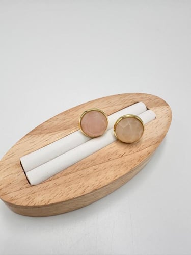 حلق من حجرالكوارتز الوردي الطبيعي الكريم .