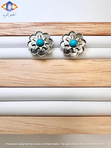 حلق من حجر الفيروز الكريم الطبيعي .