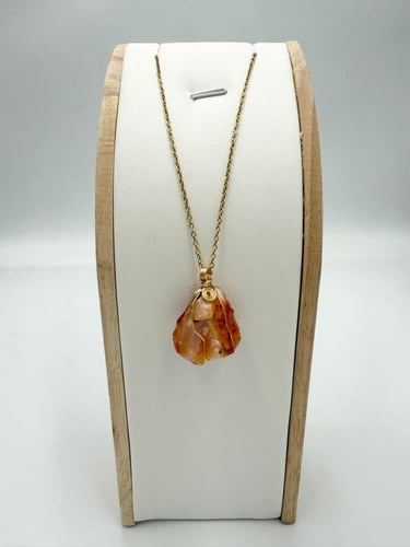 تعليقه حجرالعقيق الأحمر الطبيعي الخام .