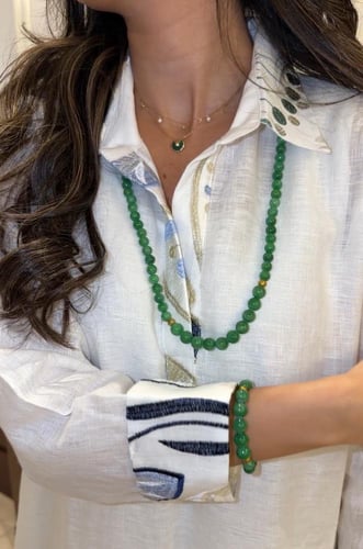 عقد حجر العقيق الأخضر الطبيعي .