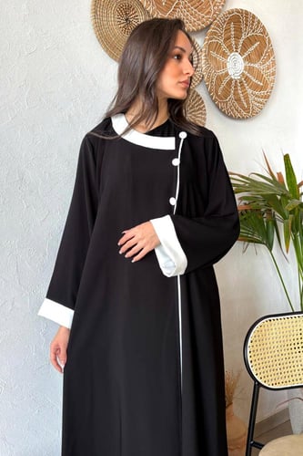 عباية بـ قماش كريب ملكي اسود بطرف ابيض