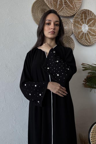 عباية بـ قماش كريب ملكي اسود بطرف كريستال