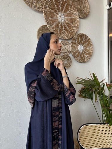 عباية بـ قماش كريب بحريني كحلي بطرف كشميري