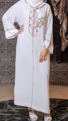 جلابية مغربيه مطرزه يدوياً من الكريب .