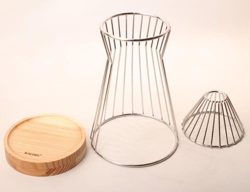 حامل قهوة على شكل قفص بقاعدة خشبية