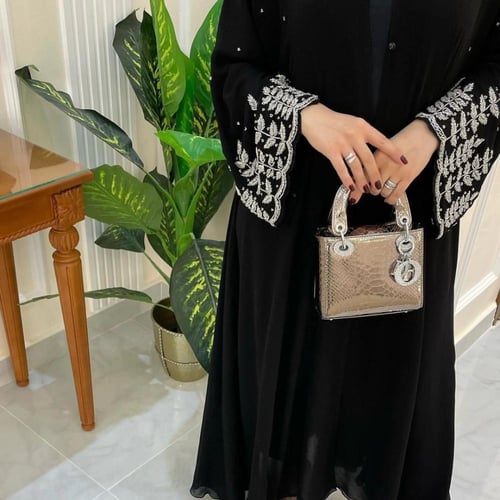 عبايه عمليه بفصوص