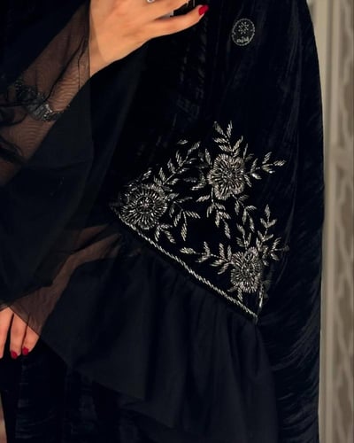 عباية مخمل شتوي اسود