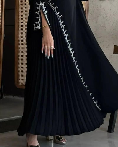 عبايا عمليه من الخام الكريب الكوري