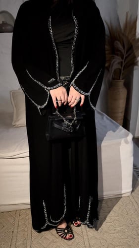 عباية مناسبات عليها طلب