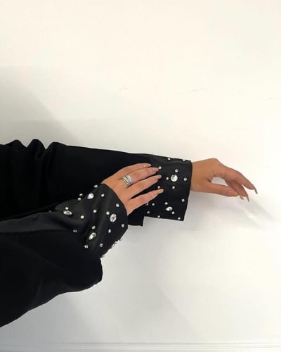 عبايه عمليه بفصوص