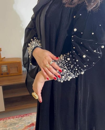 عباية مخمل اسود شتويه