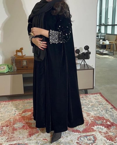 عباية مخمل اسود شتويه