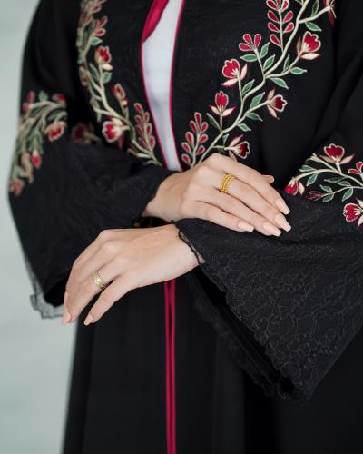 عبايه مطرزه ب دانتل ملكي