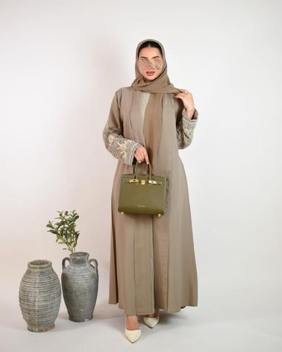 عبايه عمليه ملونه