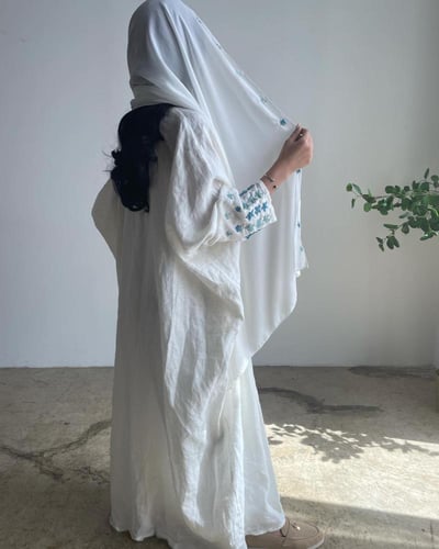 عبايه عمليه ملون