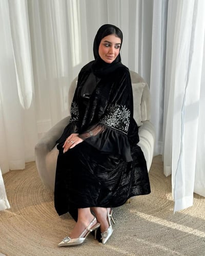 عباية مخمل شتوي اسود