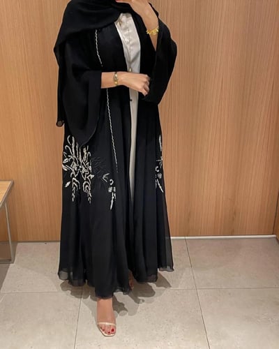 عبايه عمليه بفصوص