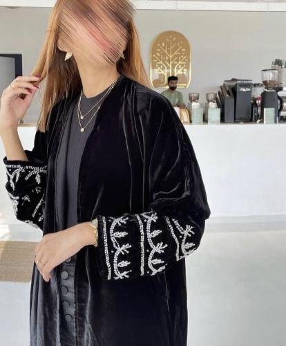 عباية شتوية بمخمل اسود