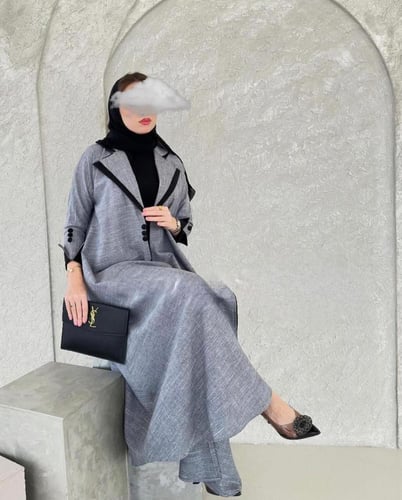 عبايه عمليه ملون