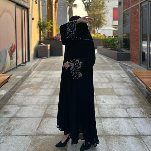 عبايا عمليه صيفيه غير شفافه مناسبه لفصل الصيف