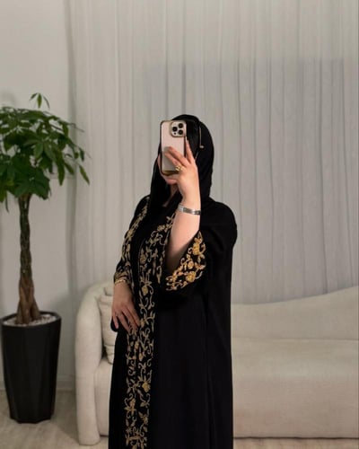 عباية زاهيه