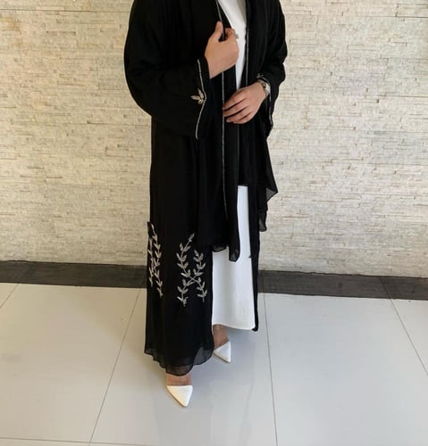 عبايا عمليه صيفيه غير شفافه مناسبه لفصل الصيف