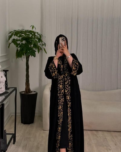 عباية زاهيه