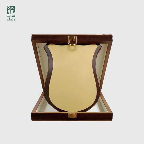 درع من الخشب A4 بالتصميم