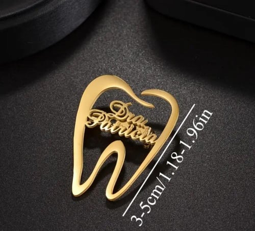 بروش طبيب اسنان مع الاسم