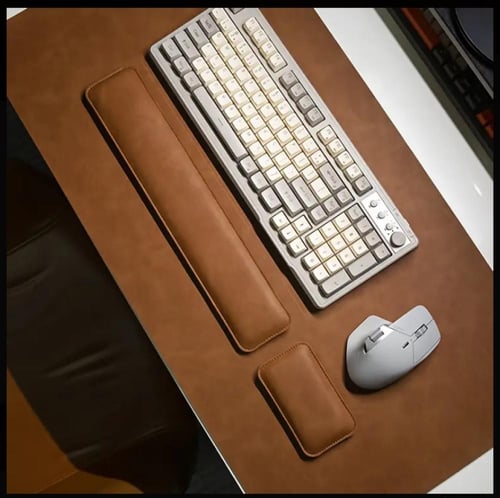 بساط ماوس وكمبيوتر