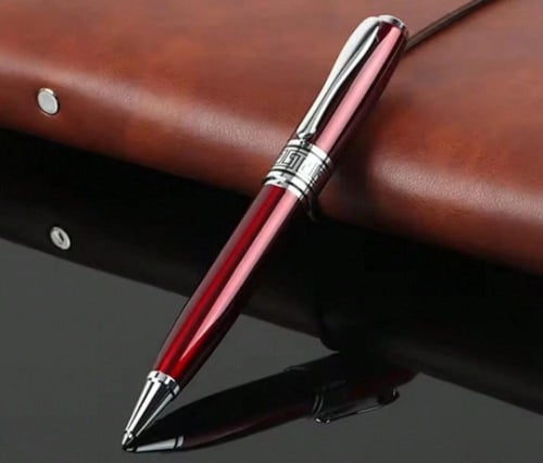 مجموعة اقلام فاخرة مع حفر الاسم