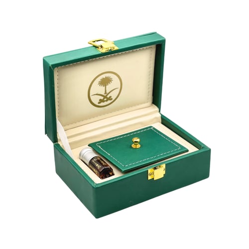 صندوق اهداء جلدي - عود تايقر ملكي مع ربع تولة دهن...