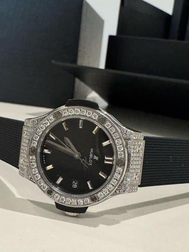 ساعة هوبلو فُل دايموند