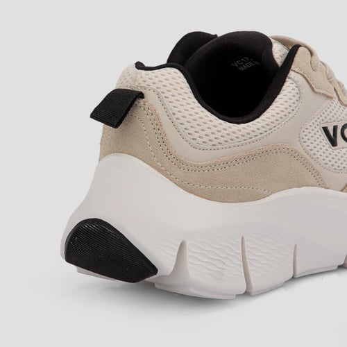 حذاء كاجوال رياضي بيج أنيق ماركة فيكتور كلارك