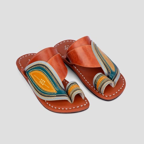 نعال سعودي شرقي مطرز جلد طبيعي عسلي