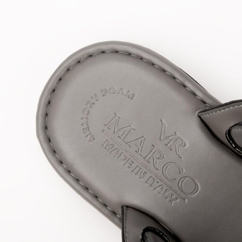 نعال شرقي إيطالي رمادي بنقشة جلد الثعبان