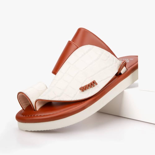 صندل وطني شرقي بني وأبيض مطرز يدويًا