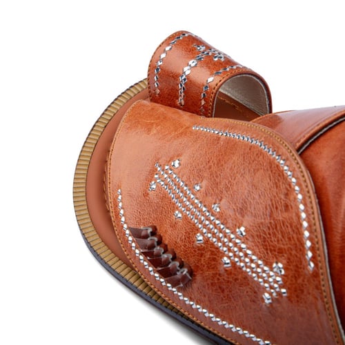 حذاء شرقي مطرز من الجلد العسلي الفاخر