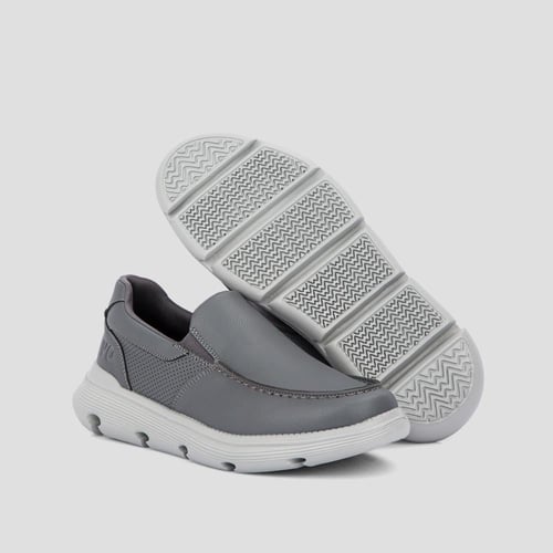 حذاء كاجوال رمادي بنعل طبي من فيكتور كلارك