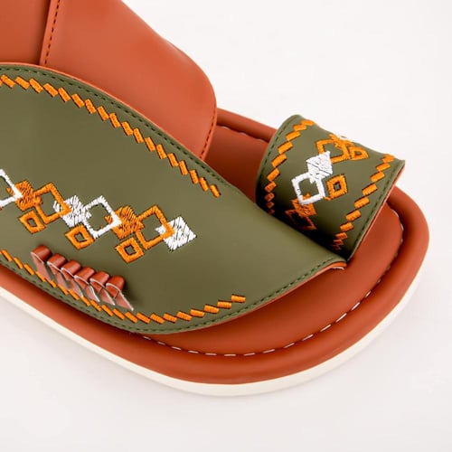 نعال شرقي مطرز يدويًا بلون زيتوني وبرتقالي أنيق