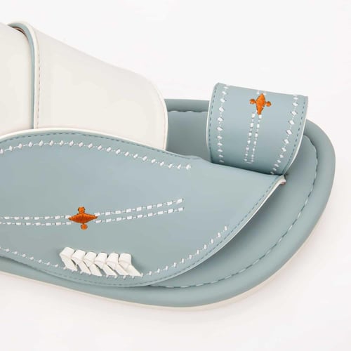 نعال شرقي جلد طبيعي سماوي فاتح بتصميم كلاسيكي