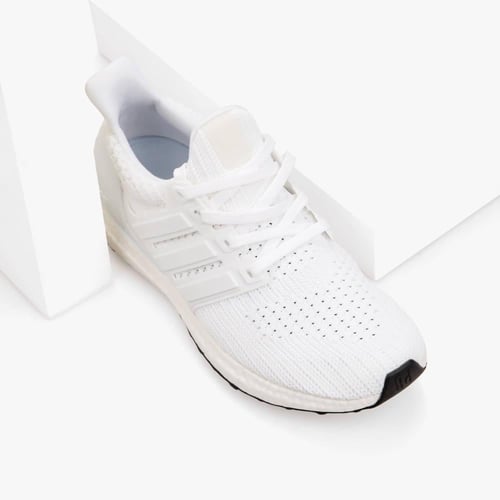 حذاء رياضة أبيض مريح ultra boost