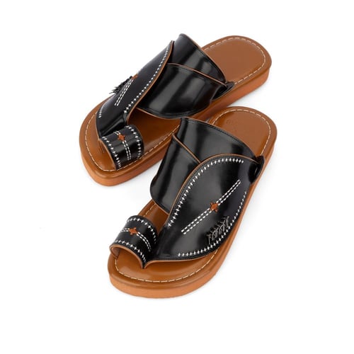 حذاء شرقي جلد طبيعي أسود بتطريزات حصرية