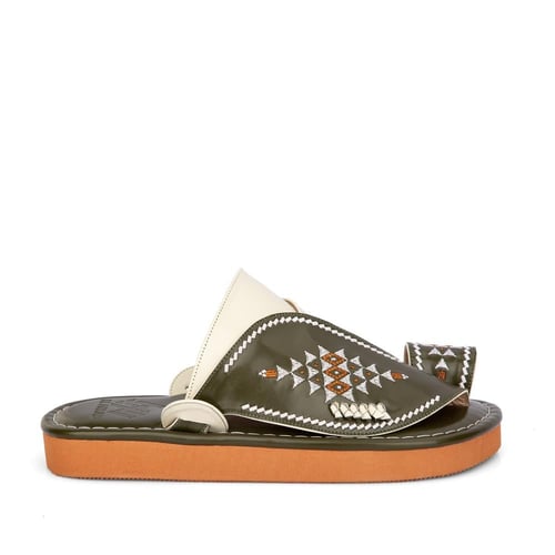 مداس وطني شرقي مطرز باللونين الزيتوني والعاجي