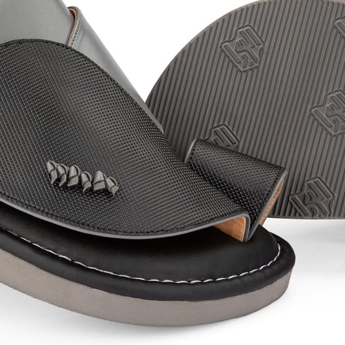 حذاء شرقي طبي من الجلد الاسود والرمادي الطبيعي