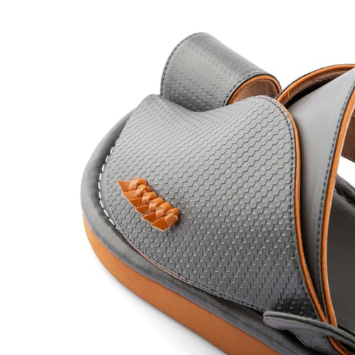 حذاء شرقي طبي من الجلد الرمادي