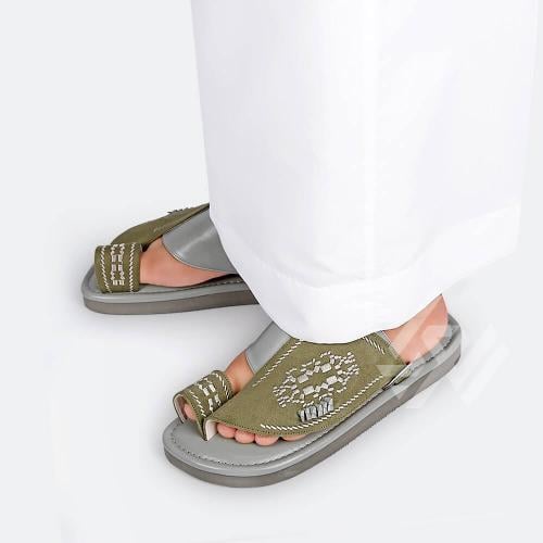 حذيان شرقي مطرز بأجود أنواع الجلد الزيتي