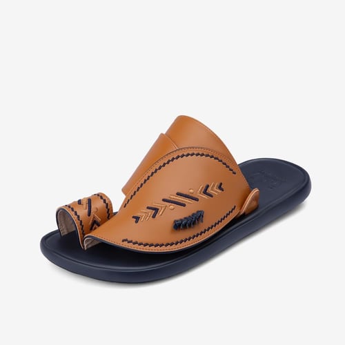 حذاء شرقي طبي باللون الجملي