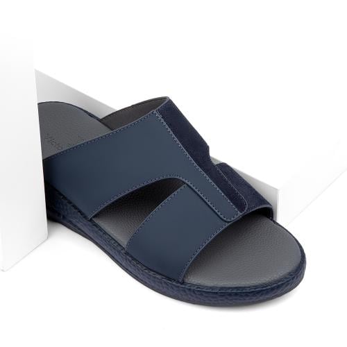 حذاء شرقي خليجي كحلي ورمادي مميز من فيكتور كلارك